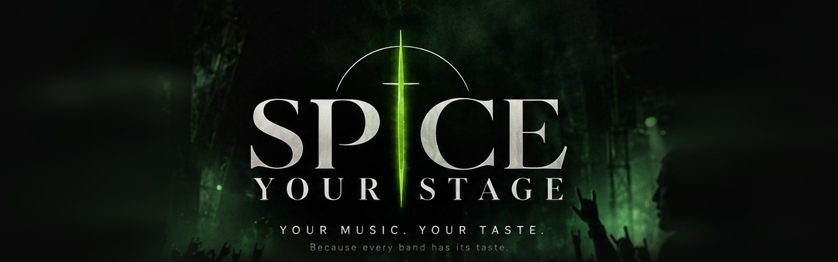 Spice-Your-Stage-Logo über einem Festivalpublikum in grünem Bühnenlicht