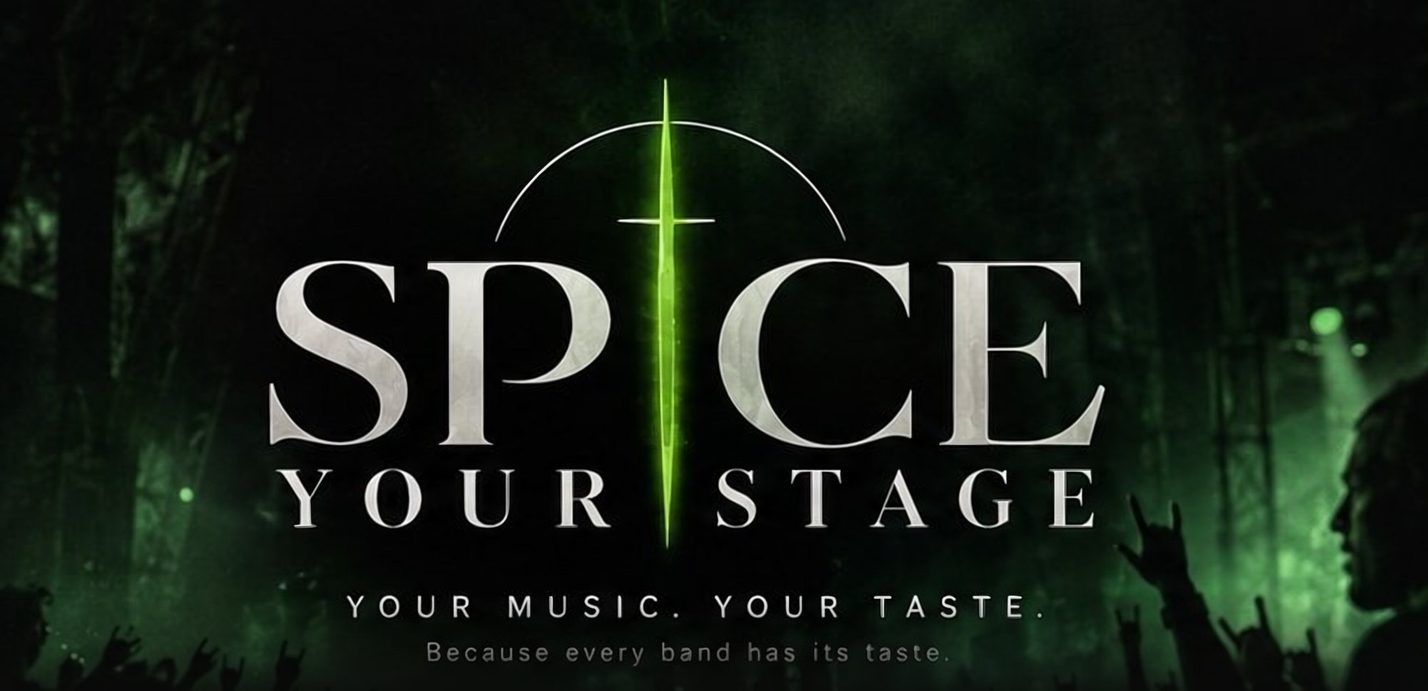 Spice-Your-Stage-Logo über einem Festivalpublikum in grünem Bühnenlicht